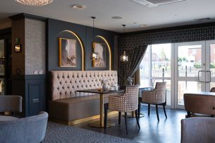 Oakley Grange, Warick. Dining area. 