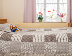 Glebe House in Staines upon thames - bedroom