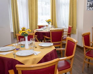 Glebe House in Staines upon thames - dining room