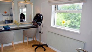 Peniel Green in Swansea, salon