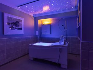 Pittsmead Grange, Bromley, spa bathroom