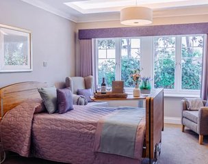 Weystone Manor, Guildford, bedroom