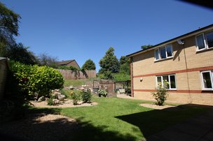 Priory Court, Stamford, Garden 