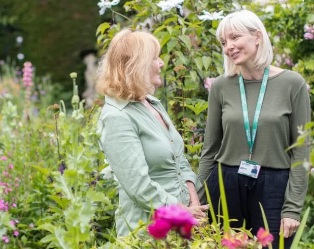 GoodOaks Homecare - Farnham, Alton, Haslemere, carer and client