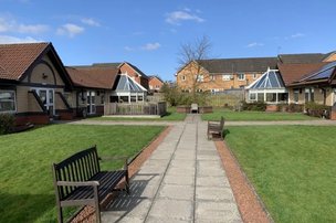 Quayside Nursing Home in Glasgow, courtyard