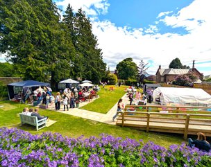 Stormont Lodge in Blairgowrie - Garden activity