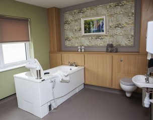 Woodland View in Droitwich, bathroom
