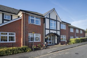 Sir Aubrey Ward House in Marlow, front exterior