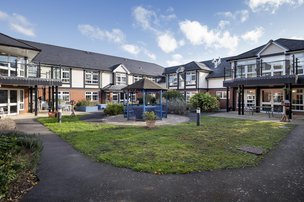 Sir Aubrey Ward House in Marlow, gardens