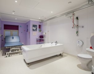 Spa with physiotherapy table and hoist