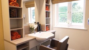 Spencer Court in Woodstock, Salon