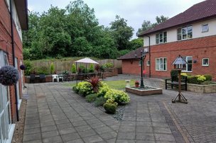 Springwater Lodge Care Home in Nottingham, patio and garden