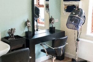 sunnyside in Tameside, salon