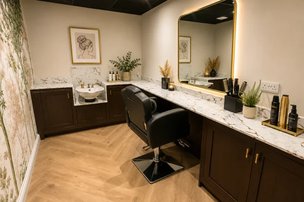 Tall Oaks in Stoke On Trent - Salon