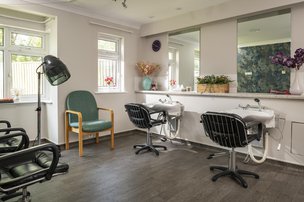 The Meadows in Didcot, Salon