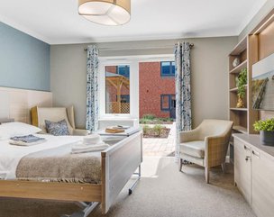 Tudor House, Bristol, bedroom