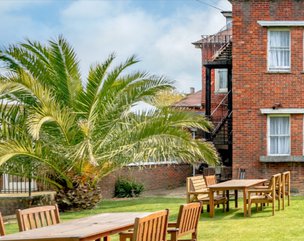 Victoria Grand, Worthing, garden