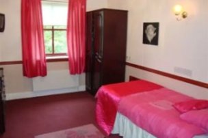 Westleigh Lodge in Leigh, bedroom