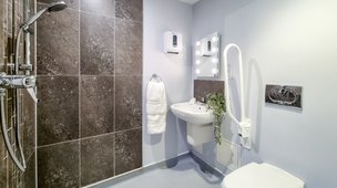 Whitby Court in Whitby, Ensuite