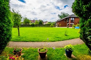 Woodside Court in Glenrothes, garden