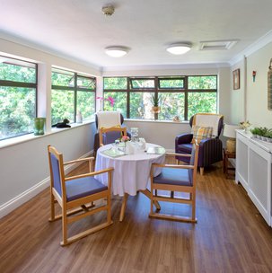 Lavender Lodge, Farnborough, Dining table 